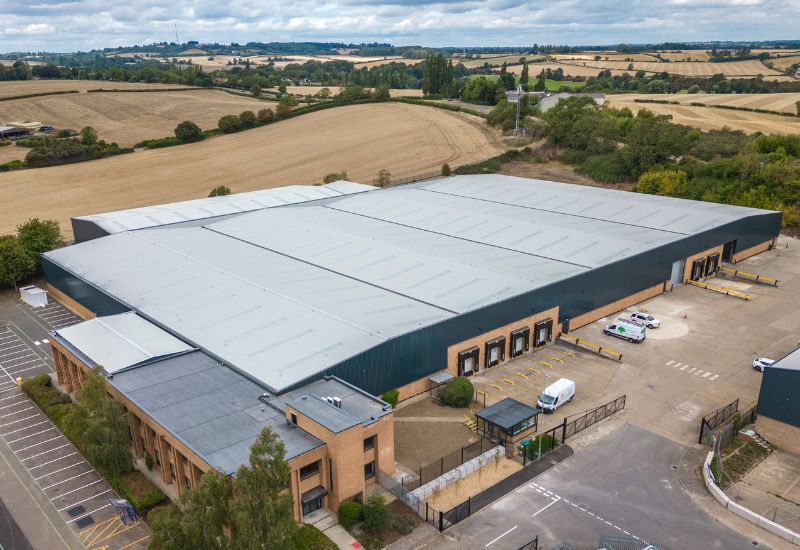 Northamptonshire logistics warehouse let