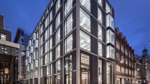 Deka Immobilien invests in the UK