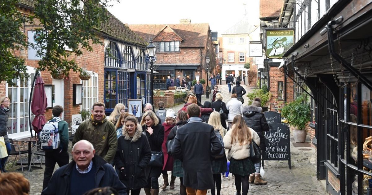 THREE TRANSACTIONS CONFIRM HIGH DEMAND FOR FARNHAM RETAIL PROPERTY 